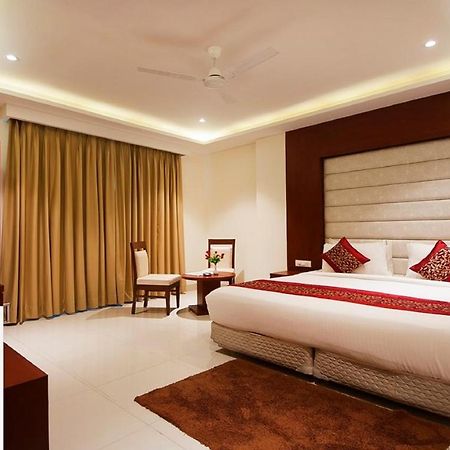 Hotel Z Suites- Delhi Igi Airport Нью-Дели Экстерьер фото