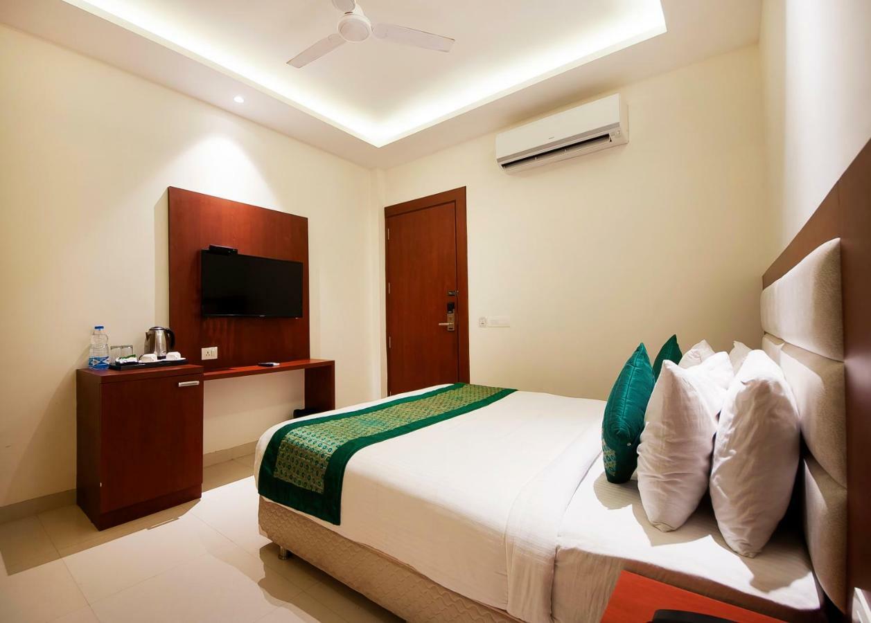 Hotel Z Suites- Delhi Igi Airport Нью-Дели Экстерьер фото