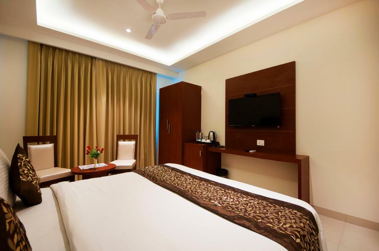 Hotel Z Suites- Delhi Igi Airport Нью-Дели Экстерьер фото