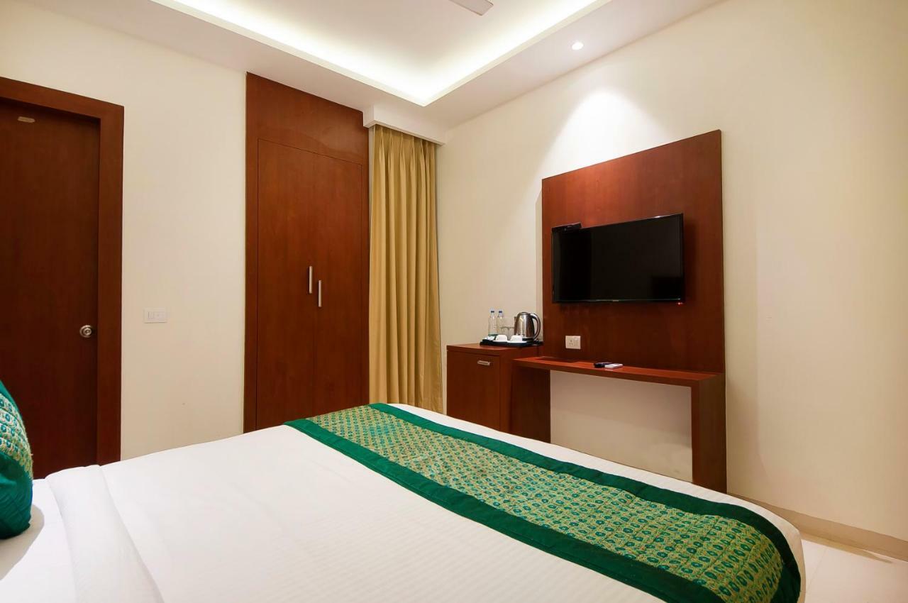 Hotel Z Suites- Delhi Igi Airport Нью-Дели Экстерьер фото