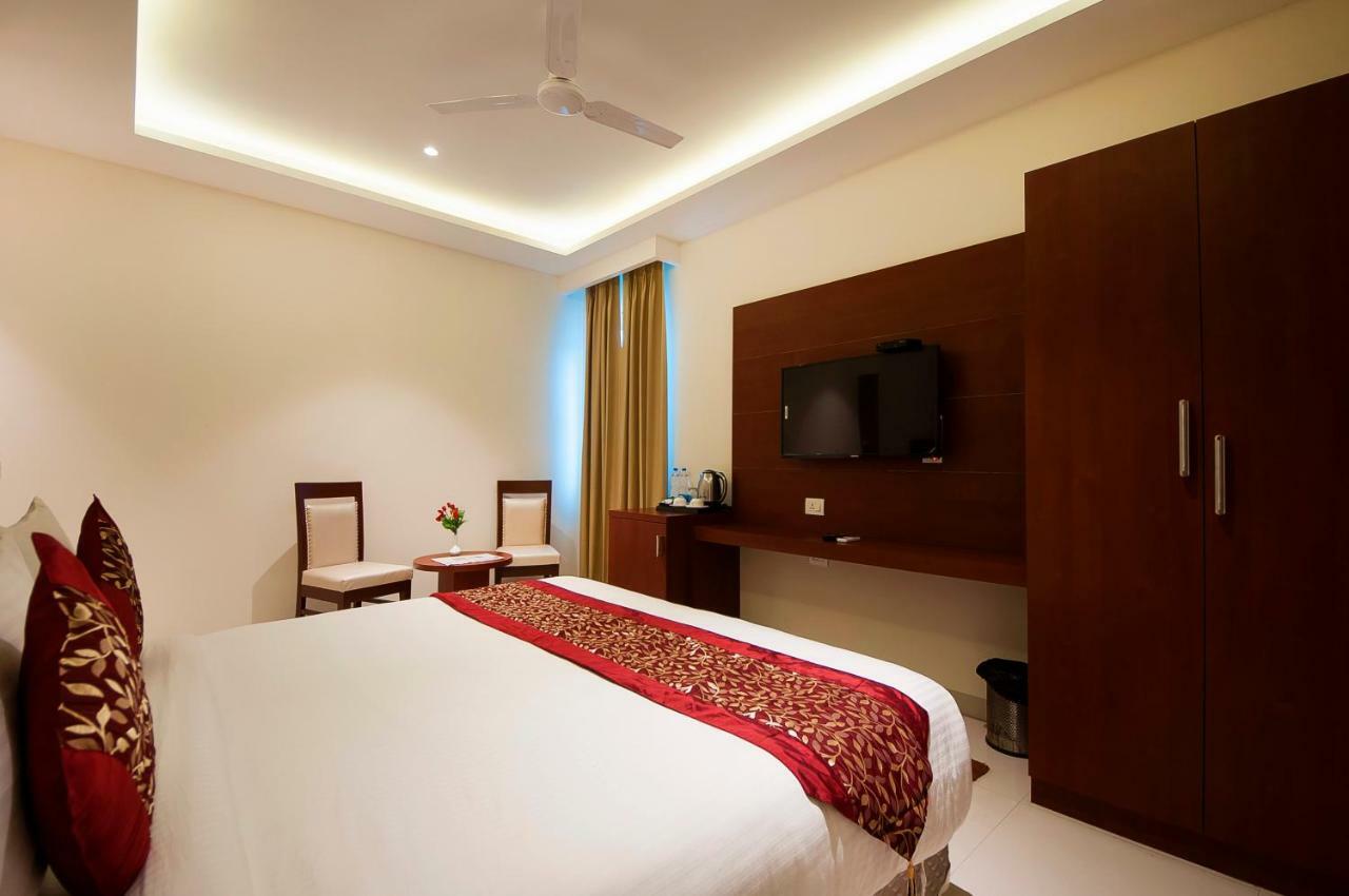 Hotel Z Suites- Delhi Igi Airport Нью-Дели Экстерьер фото