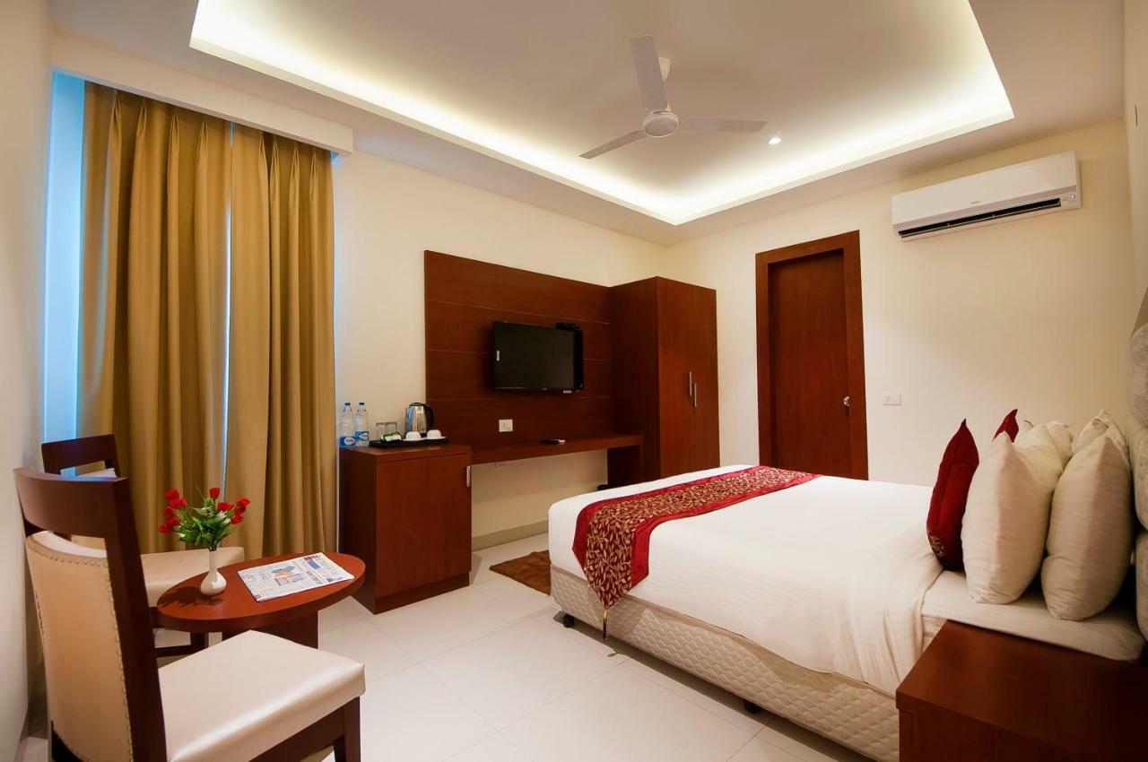 Hotel Z Suites- Delhi Igi Airport Нью-Дели Экстерьер фото