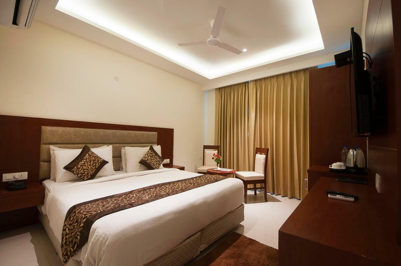 Hotel Z Suites- Delhi Igi Airport Нью-Дели Экстерьер фото