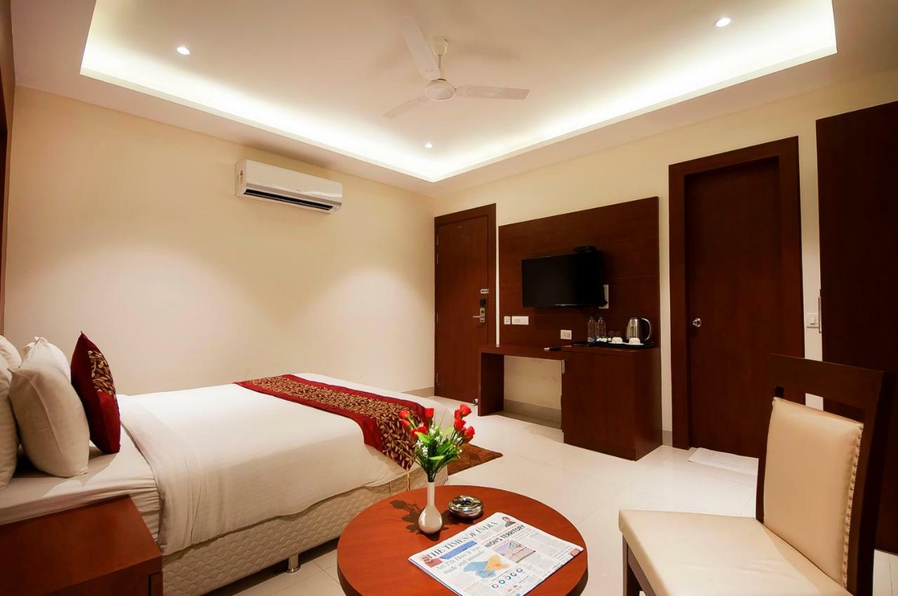 Hotel Z Suites- Delhi Igi Airport Нью-Дели Экстерьер фото