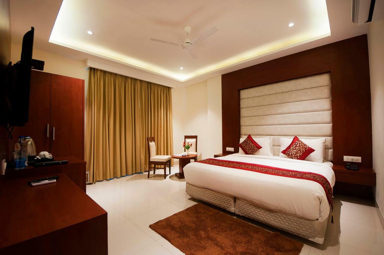 Hotel Z Suites- Delhi Igi Airport Нью-Дели Экстерьер фото