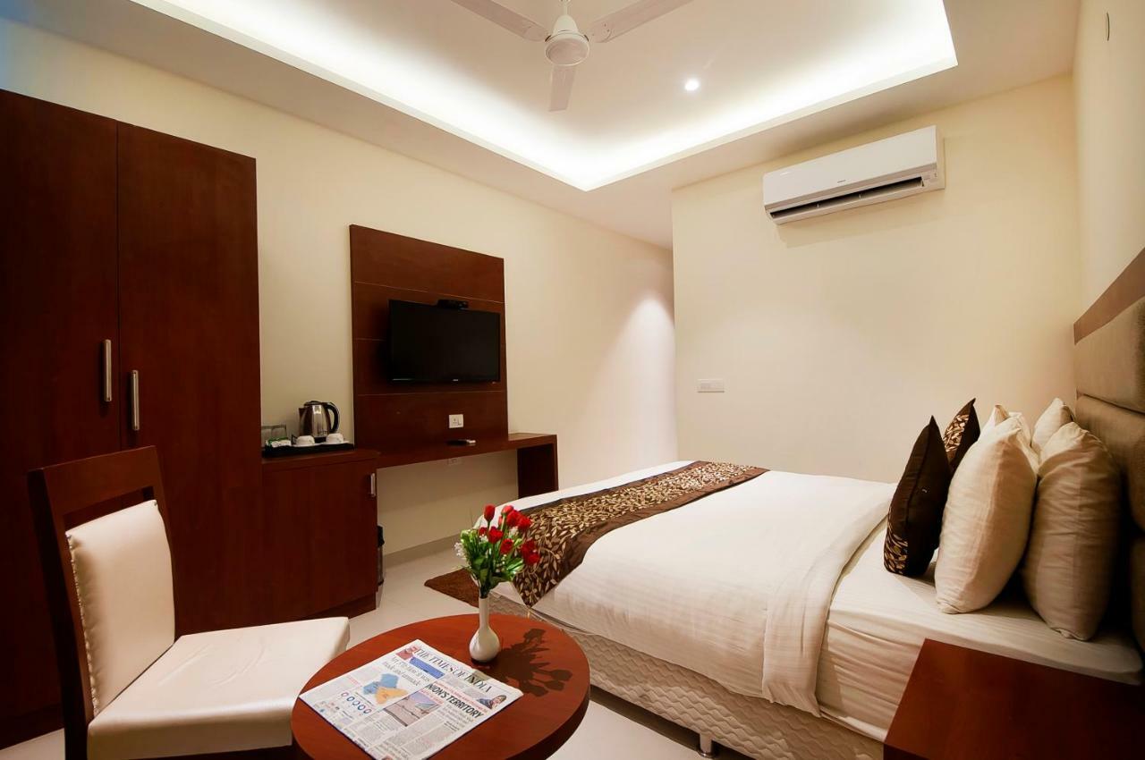 Hotel Z Suites- Delhi Igi Airport Нью-Дели Экстерьер фото